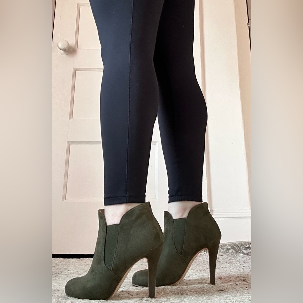 Bella Marie Olive Green Suede Ankle Booties | Heels Size 8